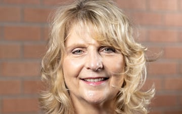Headshot Ruth Huwe