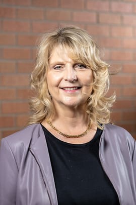 Headshot Ruth Huwe