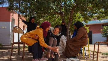 Dying yarn different colors