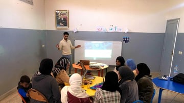 volunteer training women on e-marketing