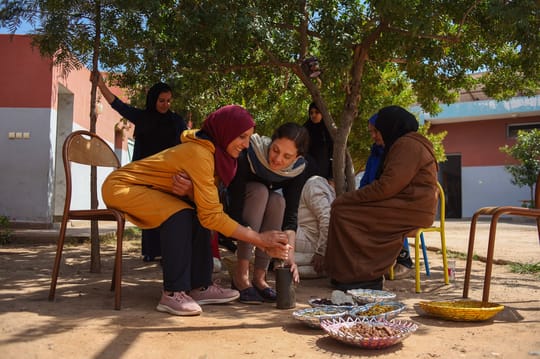 Dying yarn different colors